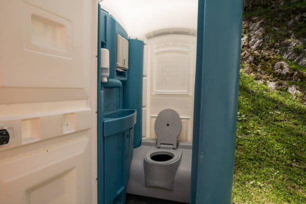 Best Luxury portable toilet rental  in Dike, IA